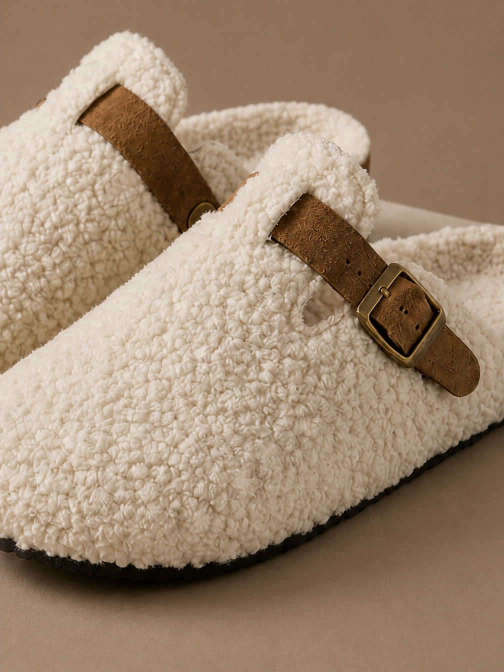 Sheepskin Mule Slippers with Warm Lining and Non-Slip Rubber Sole - Beige - Detail Close-Up [AI-OPT:816a9eed-32ab-46f7-8288-58d5bbef15e8]