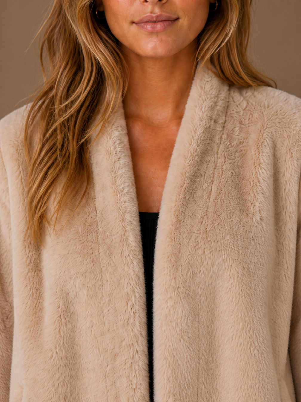 Women's Faux Suede Jacket with Faux Fur Cuffs Relaxed Fit Beige - Beige - Detail Close-Up [AI-OPT:2b9cfdba-cf1e-4028-af36-76ebc24b1d2d]