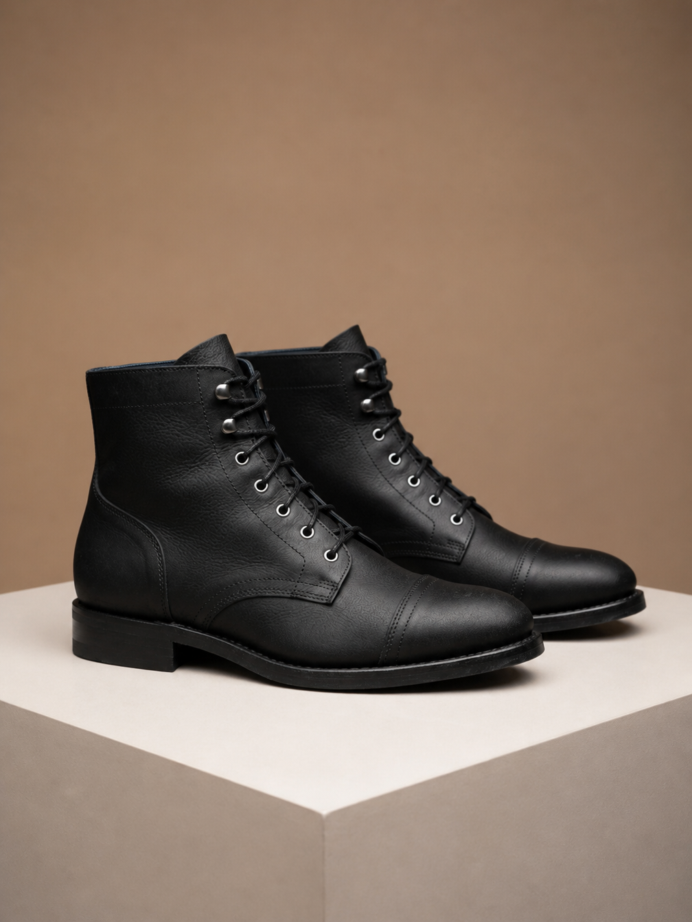 Men's Vintage Leather Ankle Boots with Lace-Up Front and Cap Toe - Black