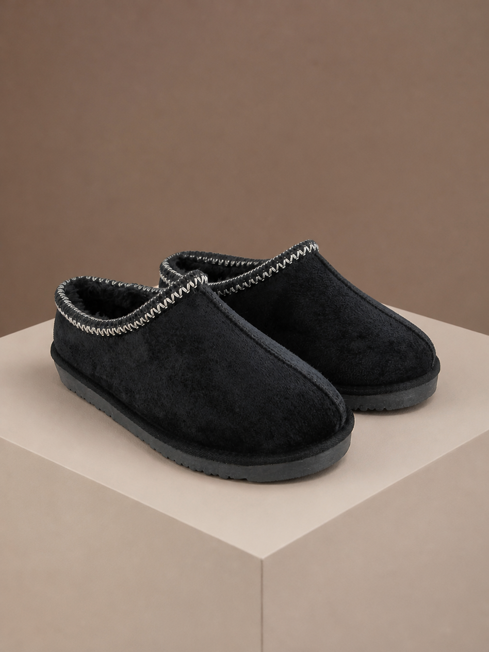 Women's Chestnut Faux Fur Lined Outdoor Slippers with Memory Foam Footbed - Black