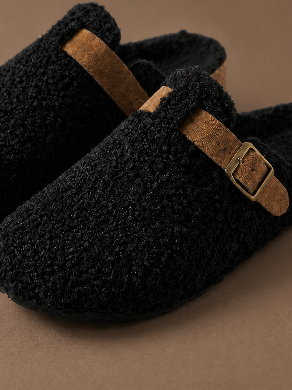 Sheepskin Mule Slippers with Warm Lining and Non-Slip Rubber Sole - Black - Detail Close-Up [AI-OPT:4b8f7326-bc0f-4b38-9071-a8f1dc06acdf]
