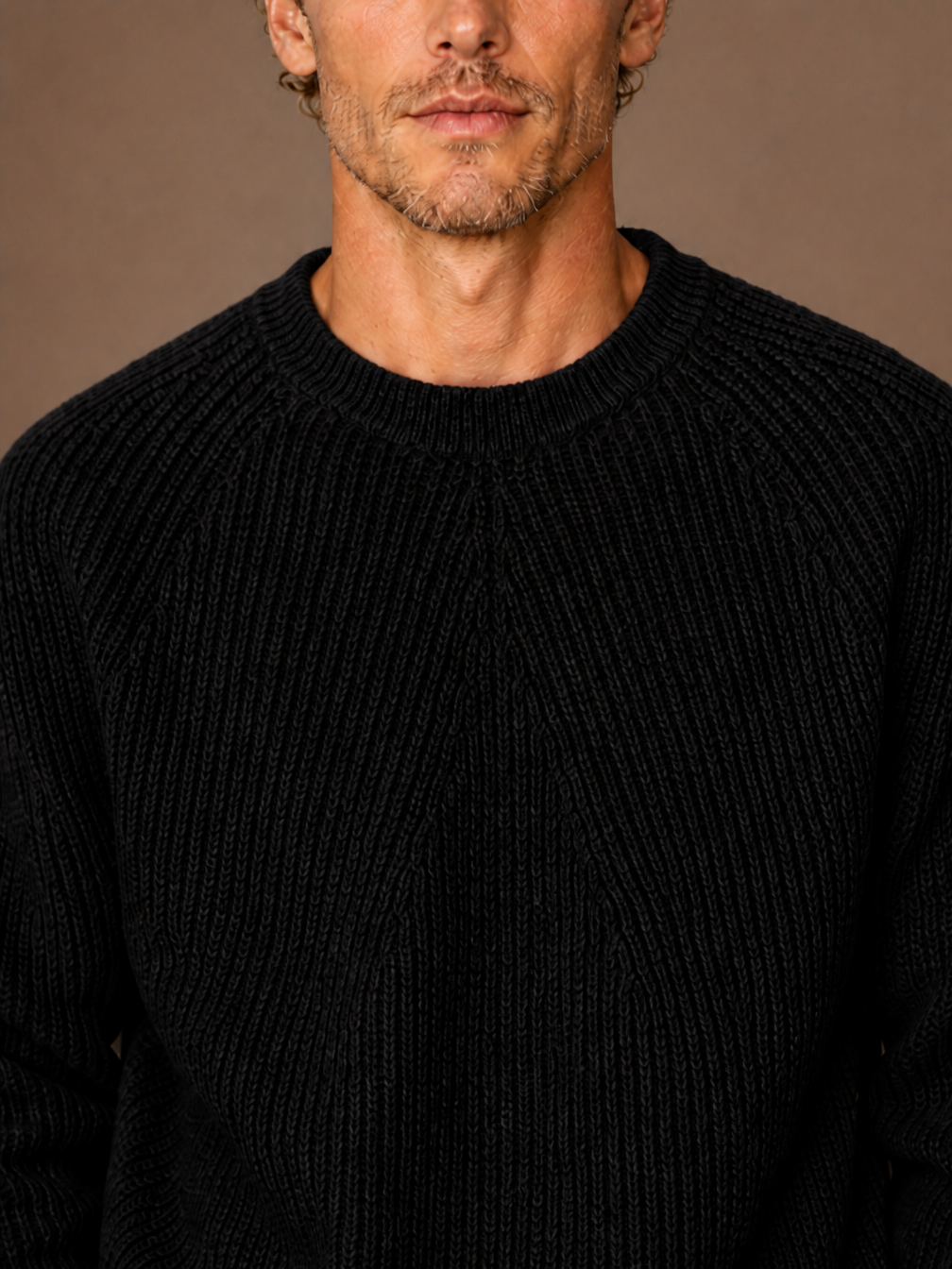 Men's Cotton Ribbed Jumper with Crew Neck and Relaxed Fit - Black - Detail Close-Up [AI-OPT:d7f3ff68-dd10-47c9-8c41-a9dbbce03899]
